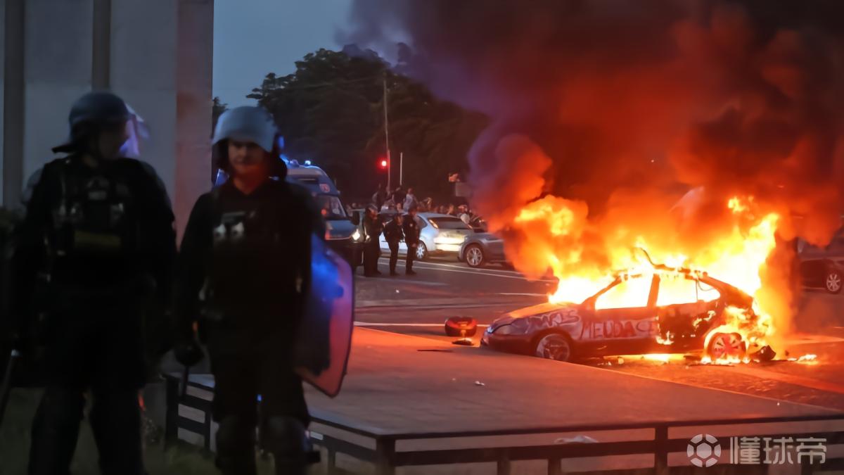 马卡:巴黎欧冠夺冠庆祝死亡人数升至3人,两男子坠河身亡