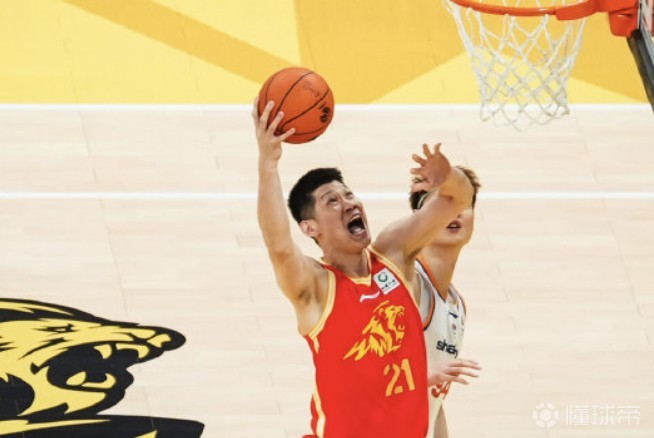 记者:带伤坚持、倾尽所有,胡金秋用行动诠释了什么叫领袖